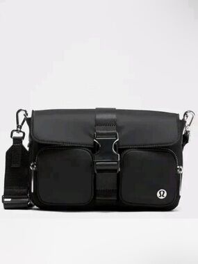 lululemon athletica Wonderlust Multi Pocket Crossbody Bag